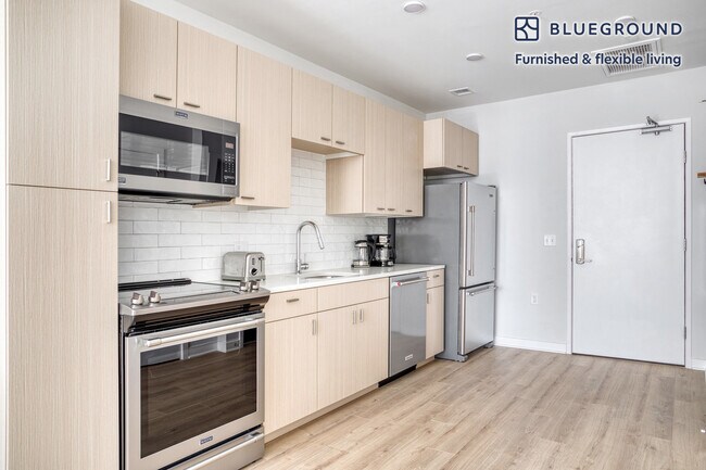 2121 1st St SW unit FL6-ID345, Washington, DC 20024 - photo 6