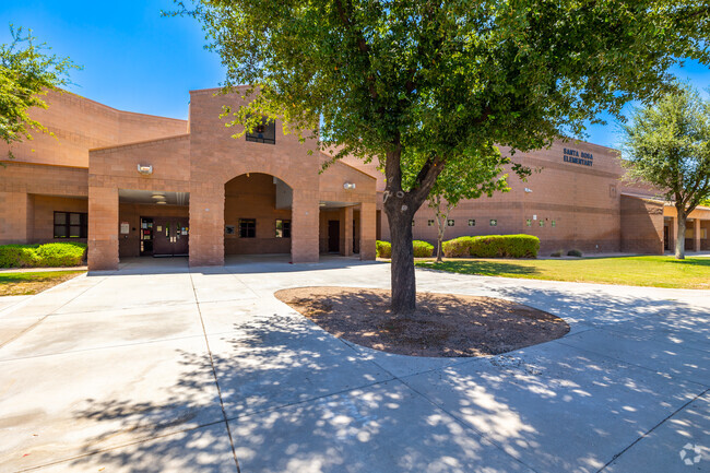 Find a nurturing environment dedicated to student success at Santa Rosa Elementary in Maricopa.