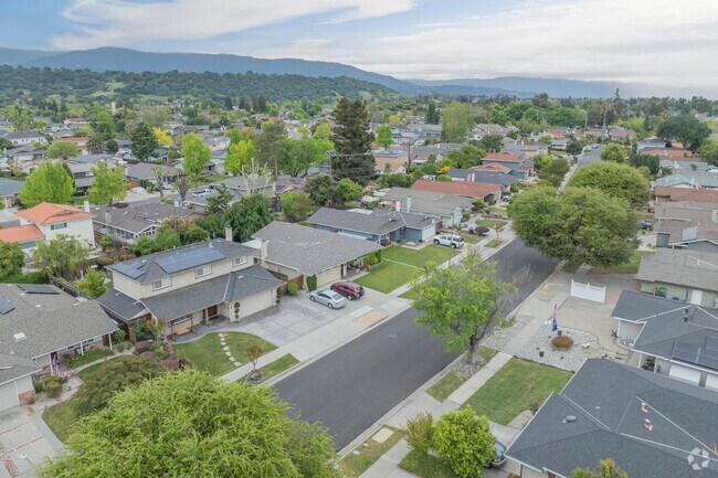 Canoas West is a beautiful suburban neighborhood in the heart of San Jose.