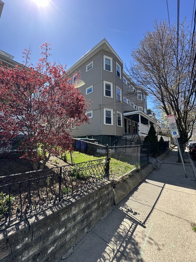 76 Perkins St, Somerville, MA 02145