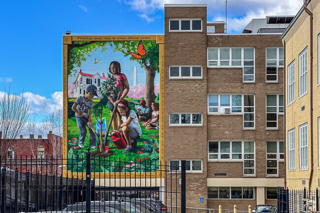 Art mural on the side of Ketcham Elementary School