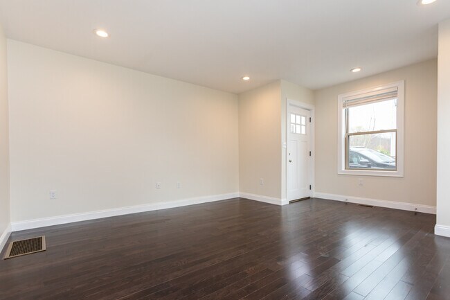 476 Fulton St unit 476, Medford, MA 02155 - photo 3