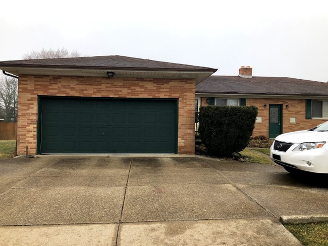 13589 Whitney Rd unit 13589 Whitney Road, Strongsville, OH 44136 - photo 2
