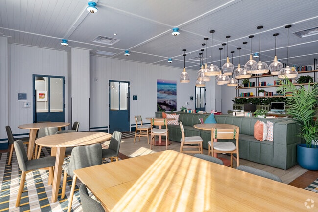 Hub College Park, College Park, MD 20740 - photo 2