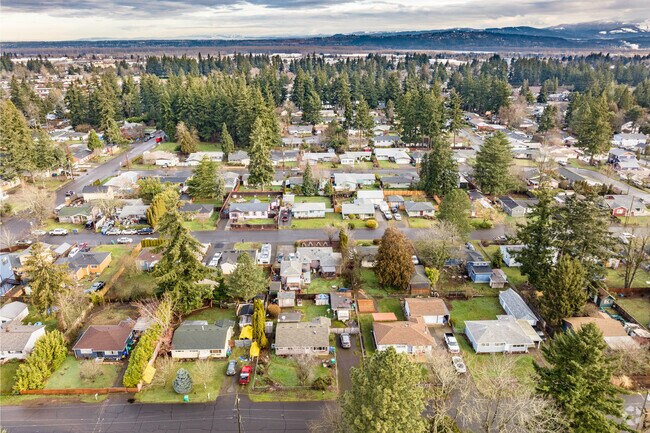Rockwood offers scenic streets lined with mature trees and greenery.