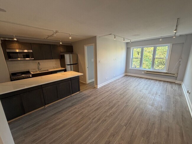 7254 N Ridge Blvd unit 7333-508, Chicago, IL 60645 - photo 2