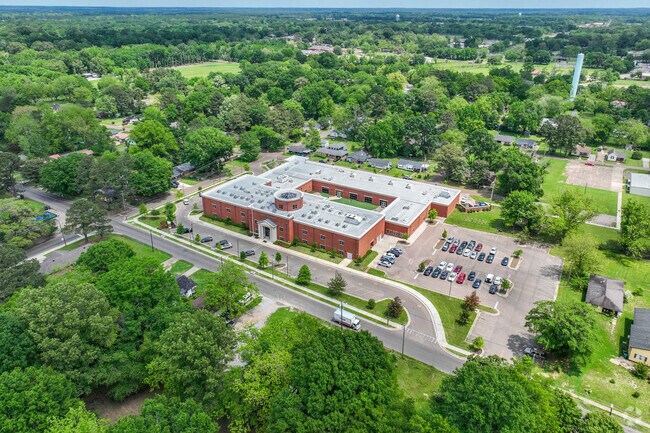 McNeal Elementary School has an overall C minus rating on Niche.