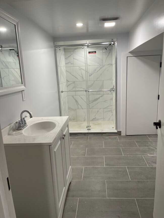 76 Lexington St unit Newly finished unit, Burlington, MA 01803 - photo 5