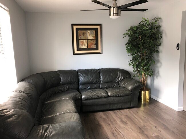 545 S Limestone unit 1, Lexington, KY 40508 - photo 2