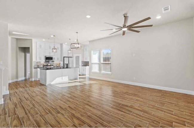 130 W 5th St unit B, Kennedale, TX 76060 - photo 3