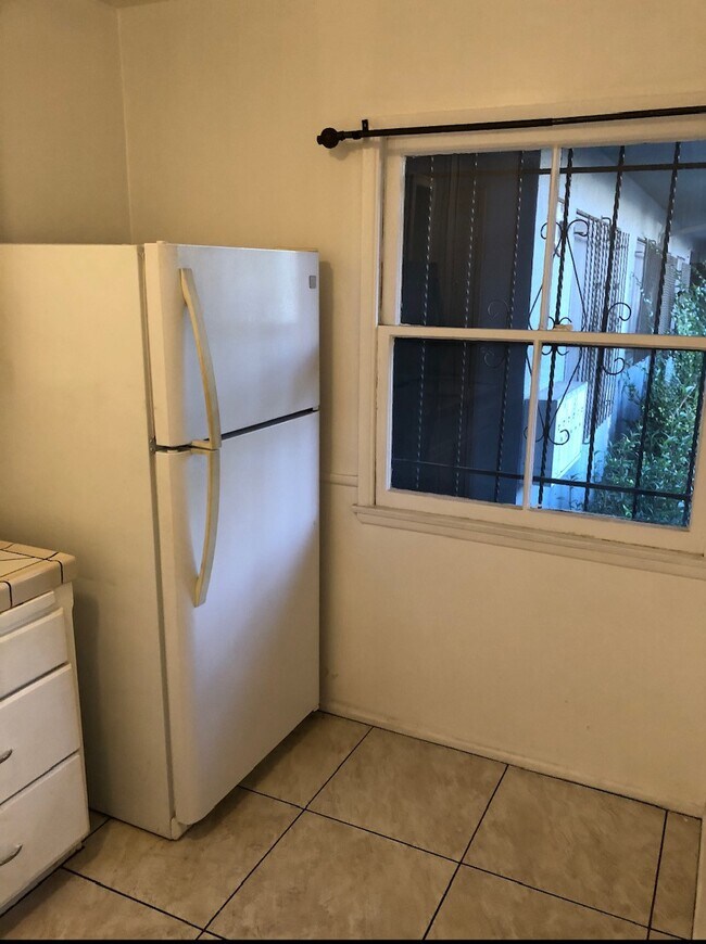 875 N Hoover St, Los Angeles, CA 90029 - photo 4