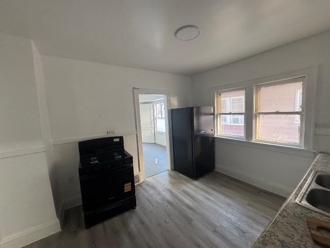 12202 Benham Ave unit 2, Cleveland, OH 44105 - photo 2