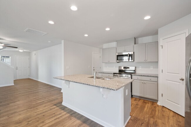 302 Happy Trail Rd, Aberdeen, NC 28315 - photo 5