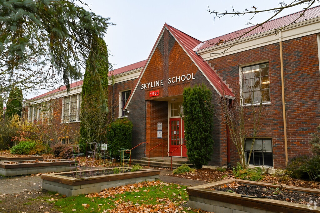 Skyline School provides education in the neighborhood of 
Outlying Multnomah.
