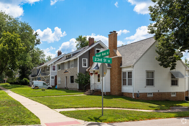 Find well maintained lawns lining the streets of Bever Park.