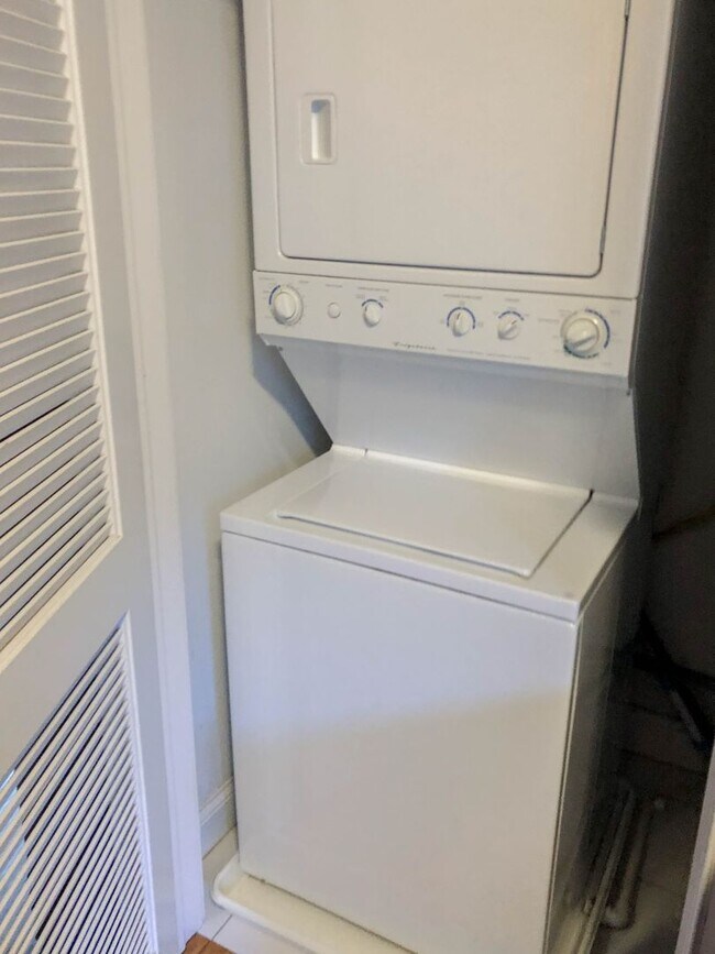 1434 W Addison St unit 2, Chicago, IL 60613 - photo 5