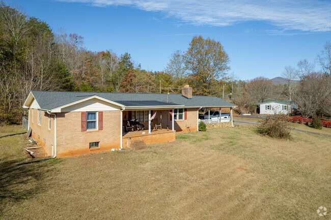 Ranch-style and bungalows can be found all throughout Holly Springs.