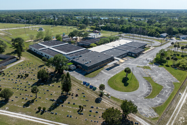 Edgewater Public School has received a B rating on Niche.