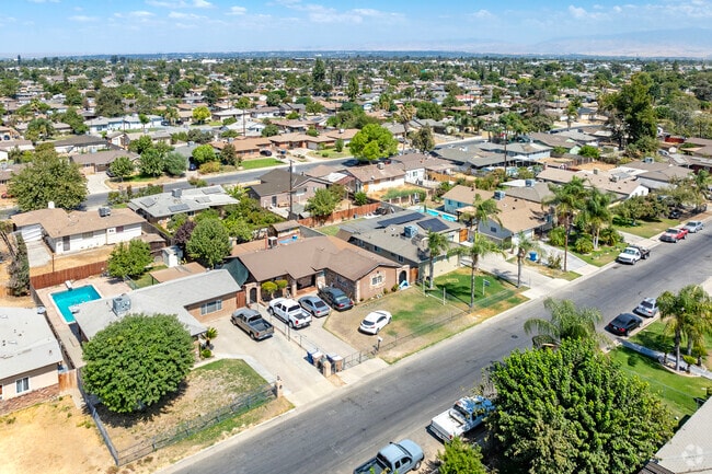 Wible Orchard is a quiet area of Bakersfield known for it's variety of Midcentury Ranch homes.