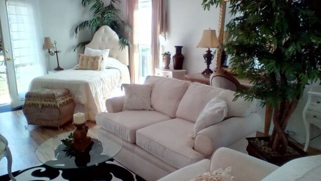 LOUNGING AREA