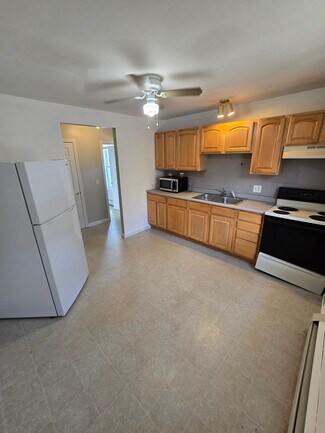 164 Mathewson St Unit D, Griswold, CT 06351