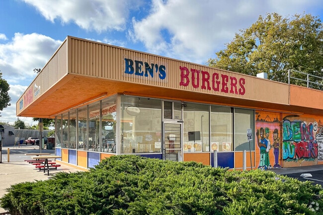 Ben's Burgers is a local hot spot in Las Palmas.