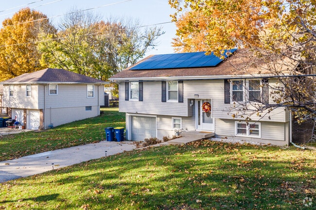 Homes in Excelsior Springs are characterized by their modest, neo-traditional cottage style and boast soft tan exteriors with white garages.