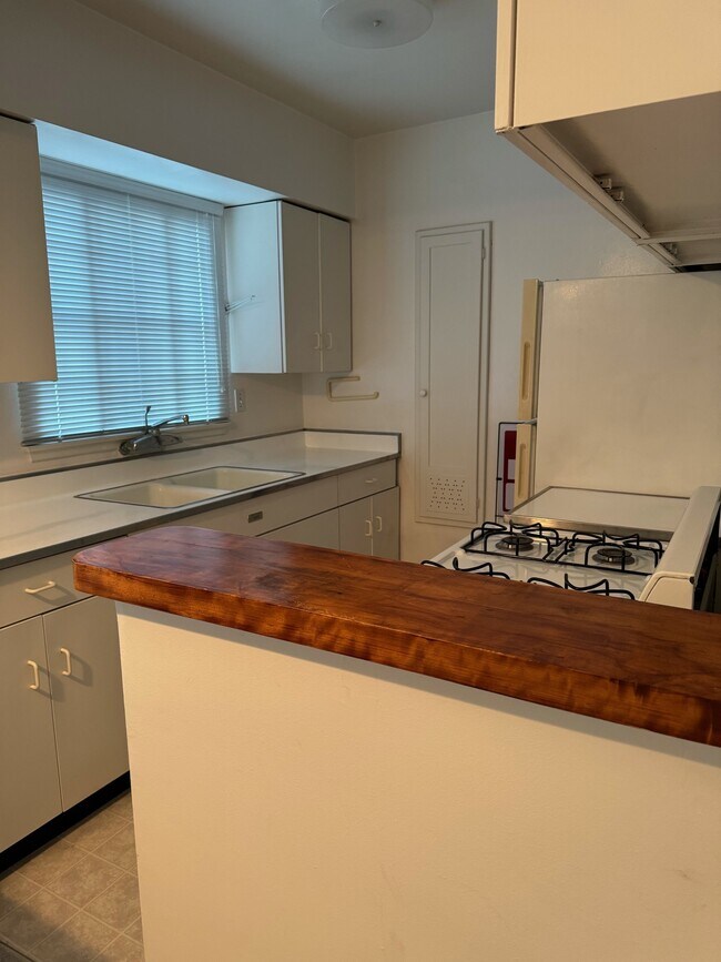 1815 Greenfield Ave, Los Angeles, CA 90025 - photo 7