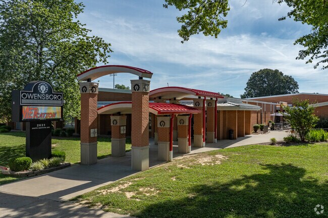 Owensboro Middle School South has a 14 to 1 student to teacher ratio.