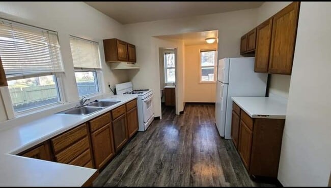 819 11th St N, Fargo, ND 58102 - photo 3