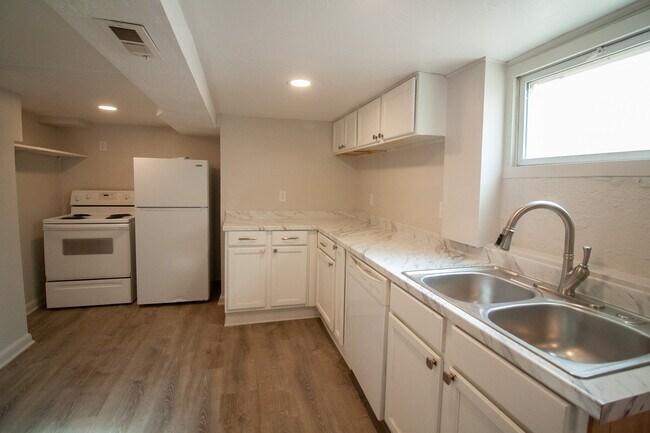 2105 8th Ave unit 2105 Unit B, Greeley, CO 80631 - photo 6