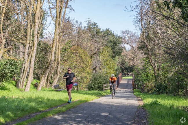 The Moraga Trail takes you from Moraga into Lafayette.