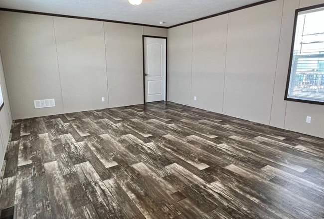 6580 N Hampshire Dr, Holly, MI 48442 - photo 2