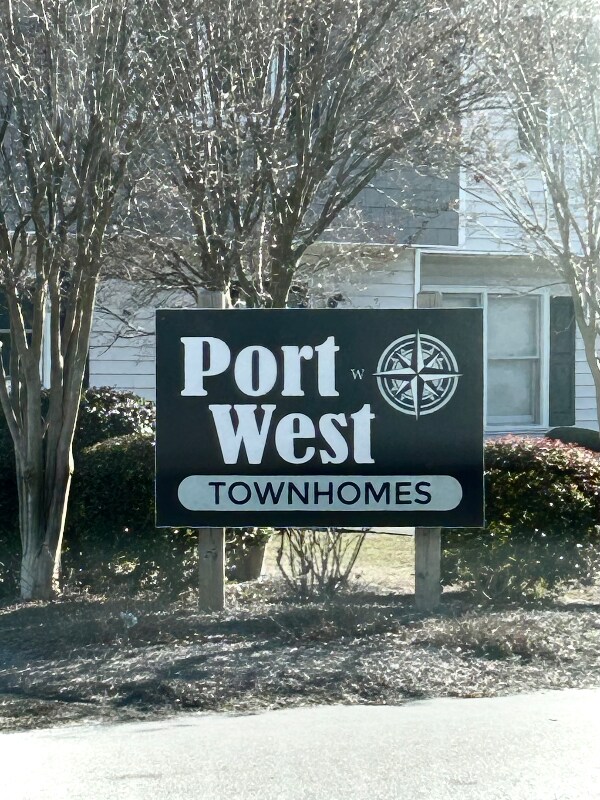 8 Port W Ct, Swansboro, NC 28584 - photo 2