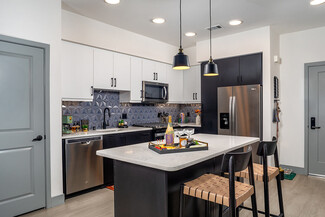 6709 Independence Ave, Canoga Park, CA 91303