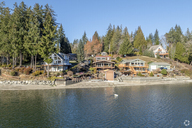 Oakland Bay offers water front property in the Shelton area of Washington.