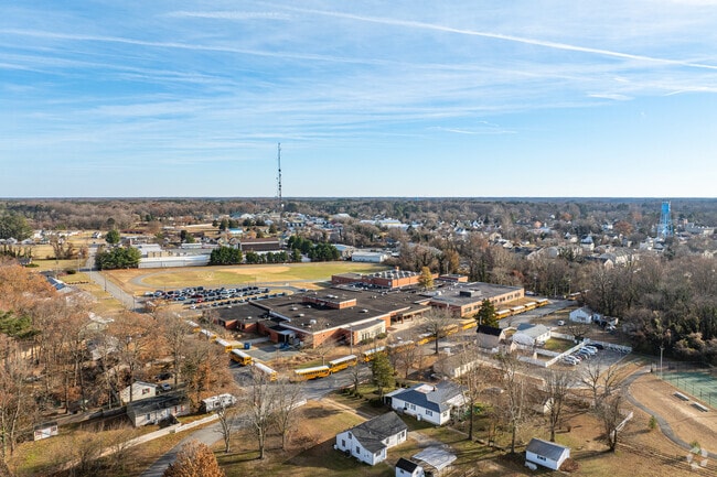 Lockerman Middle School maintains a student-teacher ratio of 15 to 1.