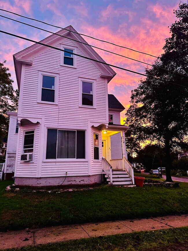 47 Orchard St Unit B, Amesbury, MA 01913