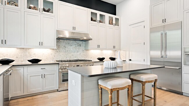 1719 Spyglass Dr unit 1, Austin, TX 78746 - photo 4