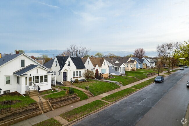 A row of more traditional houses on the north end of West St Paul.