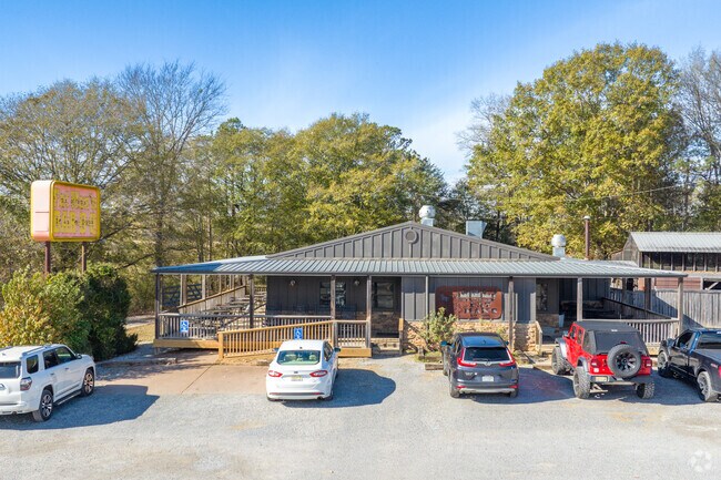 Fat Man’s Bar BBQ in Cropwell is a local favorite for smoked meats.