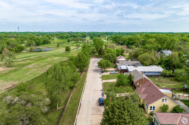 Country Overlook homes line the MacDonald Golf Course.