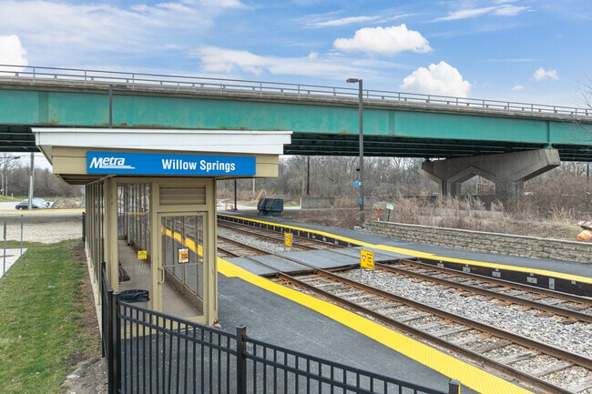 Residents can travel downtown Chicago via the Metra located in nearby Willow Springs.