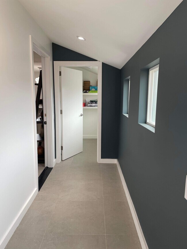 951 Hala Dr, Honolulu, HI 96817 - photo 5