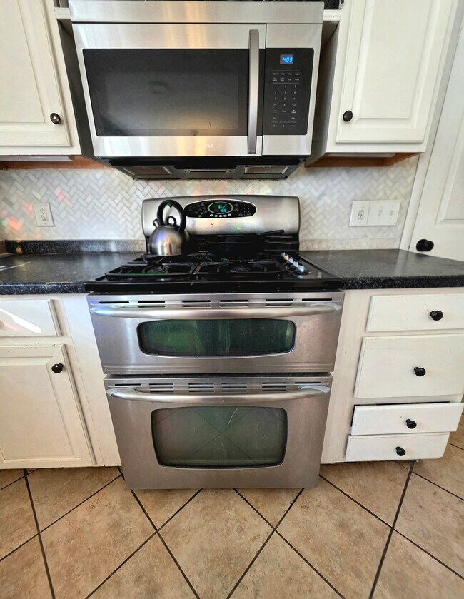 Double Convection Oven with Gas Stovetop