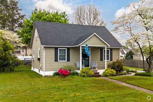 Cape Cod Style homes on large lots in the University Heights neighborhood.
