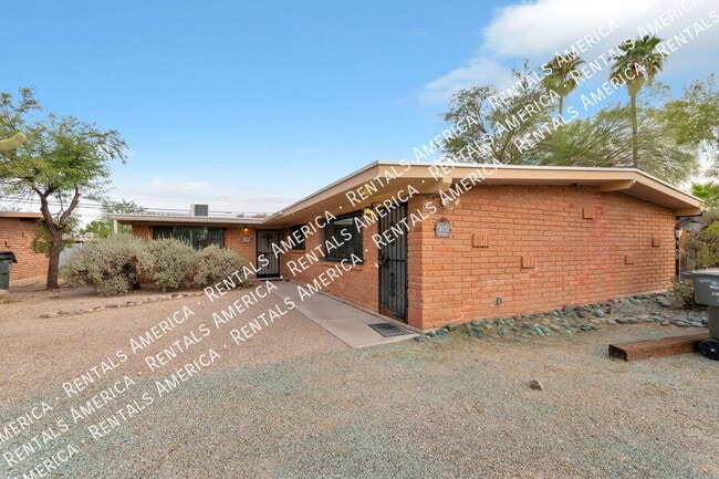 803 E Holaway Dr, Tucson, AZ 85719 - photo 2