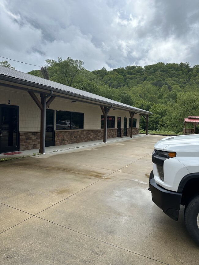 1472 S Mayo Trail Unit 2, Pikeville, KY 41501