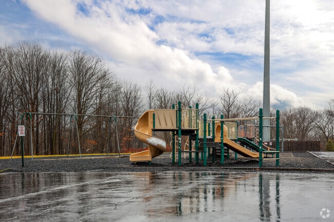 Columbus Intermediate School, Bedford