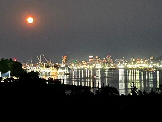 7511 N Edgewater Ave unit Edgewater Condos, Portland, OR 97203 - photo 2